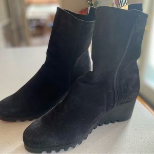 Arche black boots. Almost new.